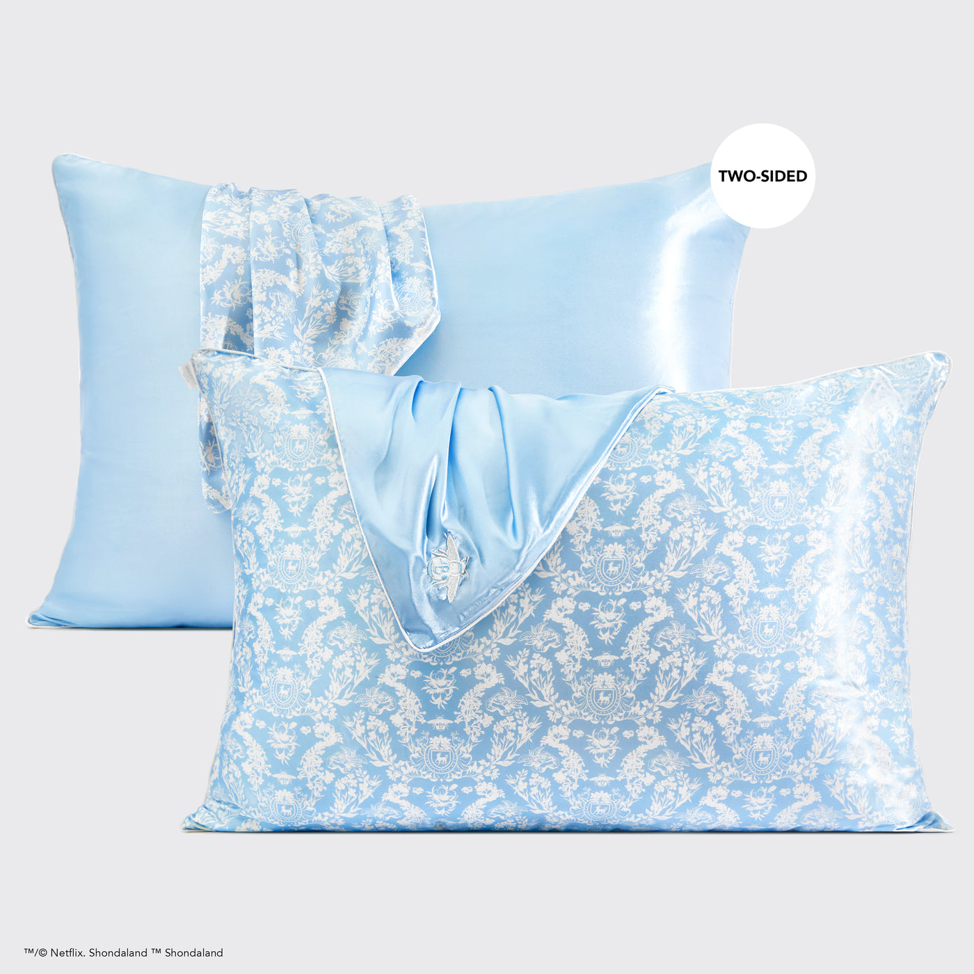 Kitsch x Bridgerton Satin Kuddfodral - Toile De Blue