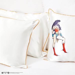 Kitsch x Wonder Woman Satin Kuddfodral - Believe In Wonder