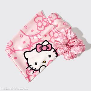 Kitsch x Hello Kitty Taie d'oreiller en satin et Chouchou d'oreiller 2 pièces